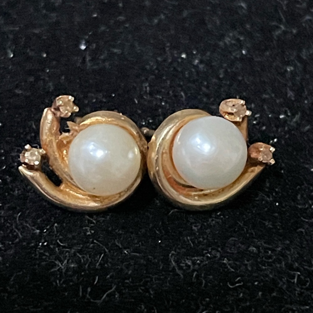14K Yellow Gold Vintage Pearl & Diamonds Post Earrings with a swirl design